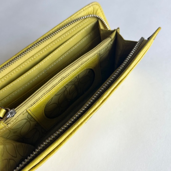 Fossil Yellow Genuine Leather Zip Closure Wallet - Picture 14 of 15